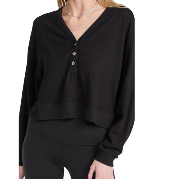 ALO Yoga Tops - Alo Yoga Alolux Soho Crop Henley Sweatshirt - Black - Size Large